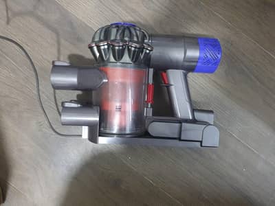 Dyson V6 With Acessories
