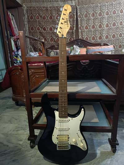 Yamaha electric guitar EG-112
