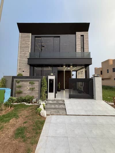 5 MARLA ONE OF MOST LUXURIOUS HOUSE FOR RENT IN DHA AT PRIME LOCATION