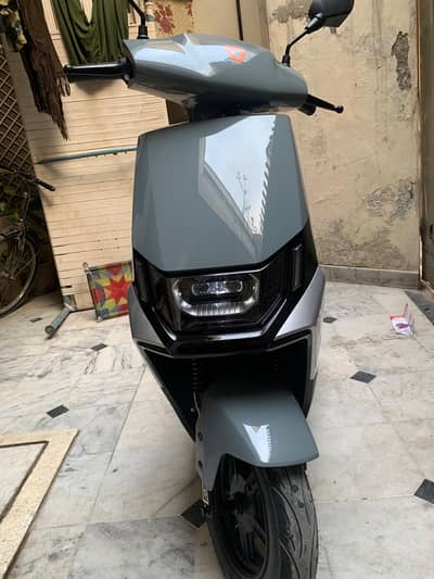 Yadea Rubin RS electric scooty