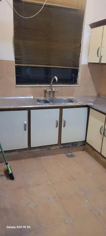 Beautiful ground floor available for rent 2560 top location