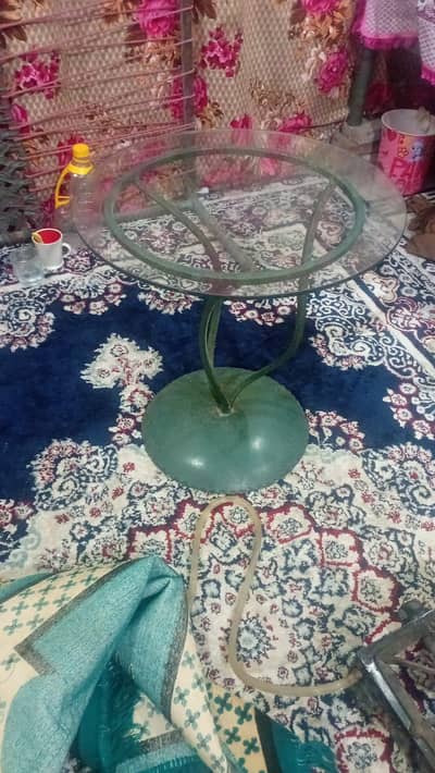 one table and one mirror with table