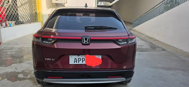 lush  condition. non accidental two tone carlien red colour full option