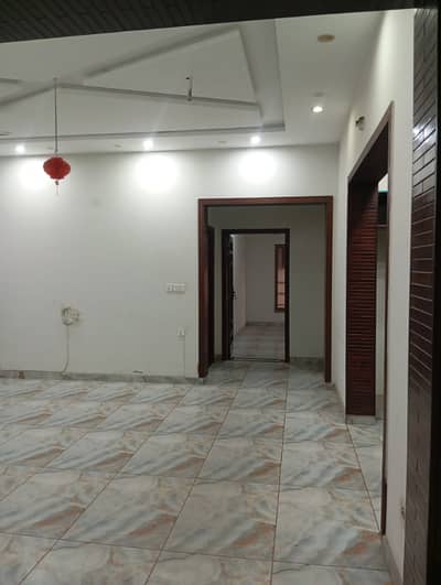 15 MARLA HOUSE AVAILABLE FOR RENT