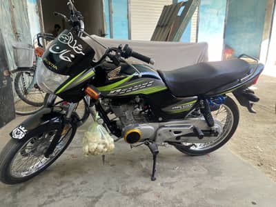 Honda Deluxe model 2015