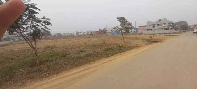 4 Marla Top Location Plot No- 31 Block E Phase 9 Town DHA Lahore For Urgent Sale