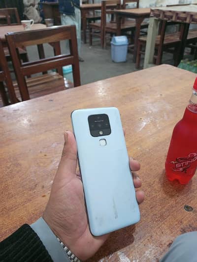 Tecno camon 16