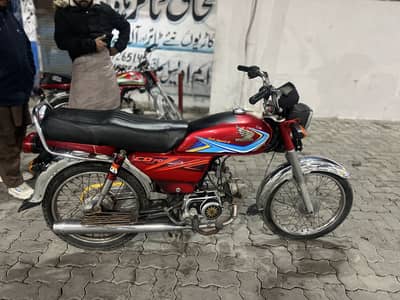 ہونڈا سی ڈی 70 جو 2019 کو ستمبر میں لی ہے گاڑی بالکل صاف ہے