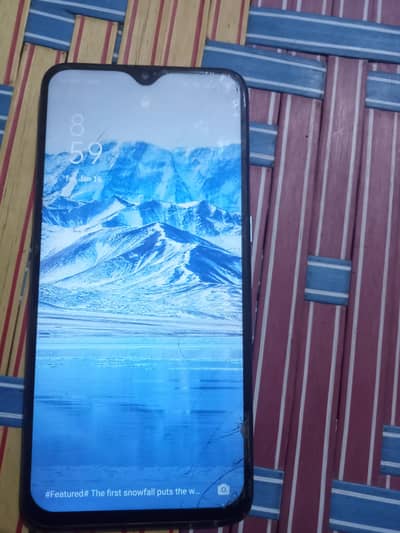 oppo f9 4/64 hai gilas crk hai Halka sa or koi fuld nhi