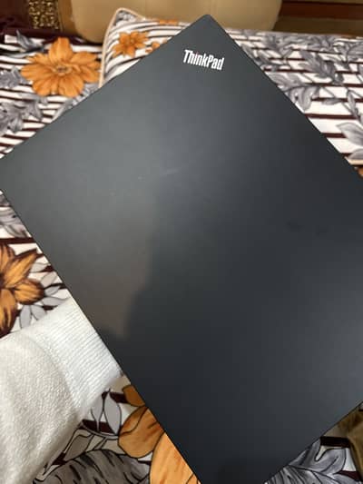 Lenovo E480 - Core i5 8th - Rx550 2Gb - 12Gb Ram 256Gb SSD 512Gb HHD