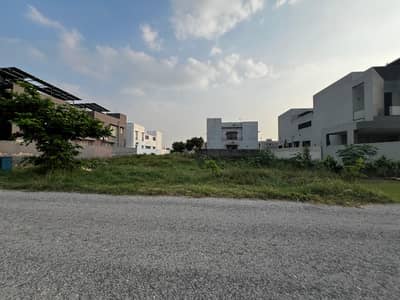 22 MARLA CORNER PLOT NEAR TO PARK 100 FT ROAD BACK