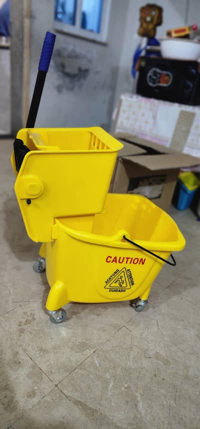 20 Liter Mop Bucket with Wringer – Heavy Duty
