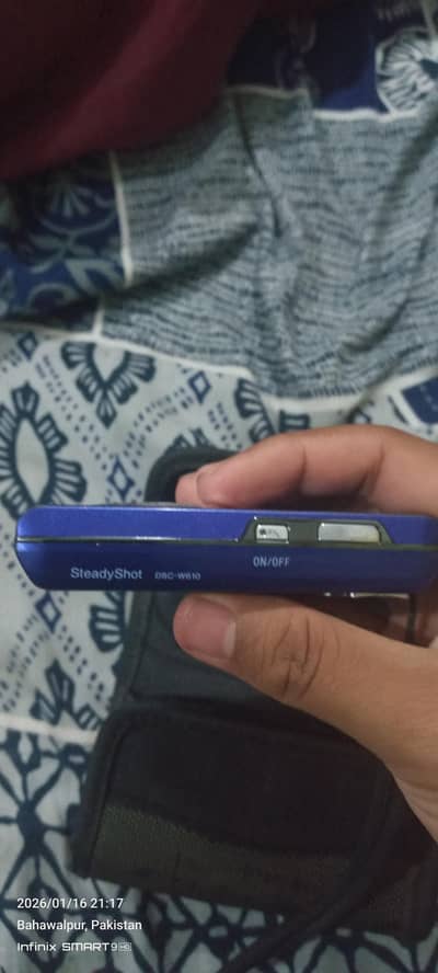 I'm selling Sony Cyber shot (14.1 megapixel) 4x optical zoom. .