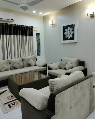 10 Marla Luxury House Available For Rent In Bahria Town Lahore