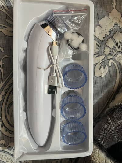 Vacuum black head and white head machine