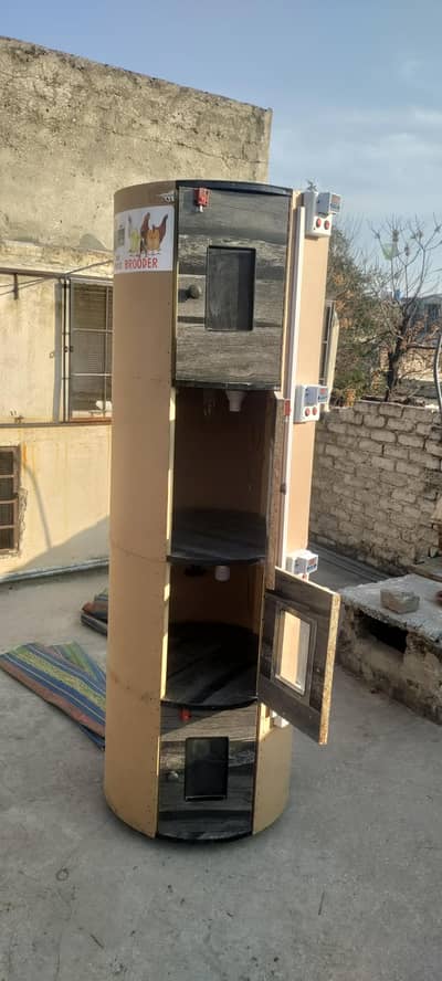 Chiks brooder /Fully Automatic/incubator/brooder available for sale
