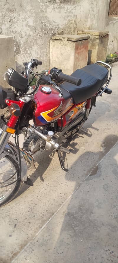 HONDA CD 70 NEW CONDITION URGENT SALE