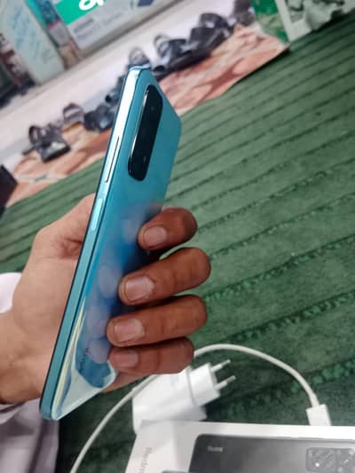 10 of 10 condition with complete box 33 watt charger