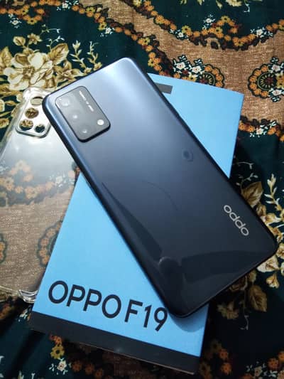 Oppo F19 6/128 with box cable
