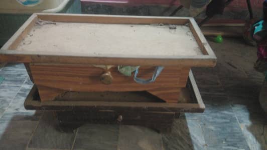 Machine Stand in Good Condition Available For Sale