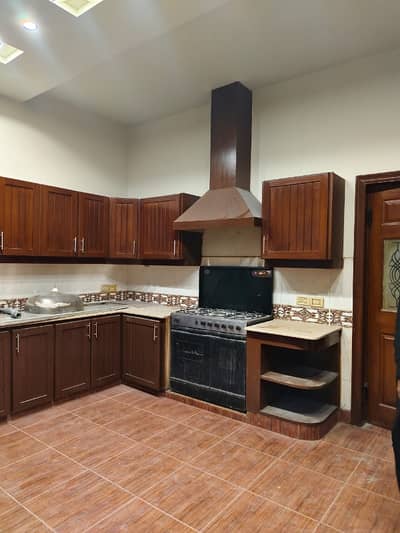 1 Kanal Upper portion available for rent wapda Town ph1 block E1