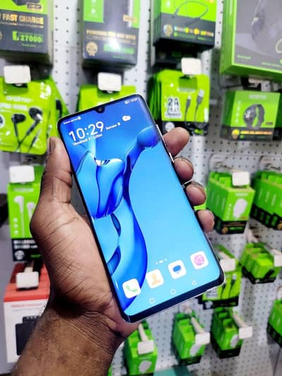 Huawei p30 pro 8 GB ram 128 GB memory Call and WhatsApp 03263194529