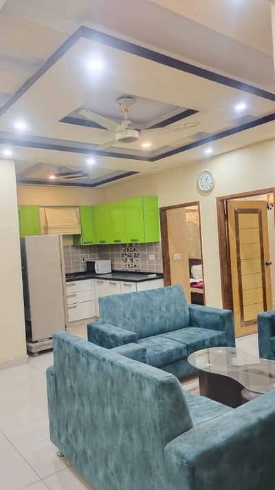 PHASE 6 VIP LAVISH FURNISHED 3 BEDROOM FLAT FOR RENT ONLY FOR LONG TIME AGREEMENT 3RD FLOOR