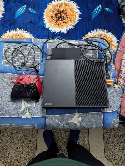 XBOX ONE 500GB WITH ORIGINAL CONTROLLER