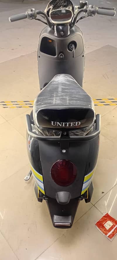 united smooth 600 watt. black color.