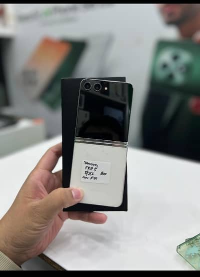 Samsung zflip 5 available