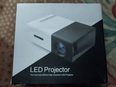 HD LED MINI PROJECTOR YG300