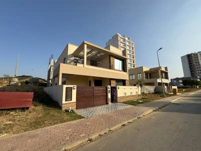 272 Sq Yd Villa For Sale Precinct-6. A+ Construction | 4 or 5 Beds | Drawing, Dining, Lounge, Modern Kitchen & Greasy Kitchen. Just 5 Mins Drive from Main Gate | Near Park, Mosque, Beacon House School, Midway Commercial & Bahria Heights.