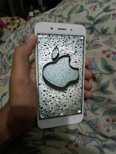 vivo y66 modal hai koi masla nhi hai iski ram 4/64 hai )03296416824)