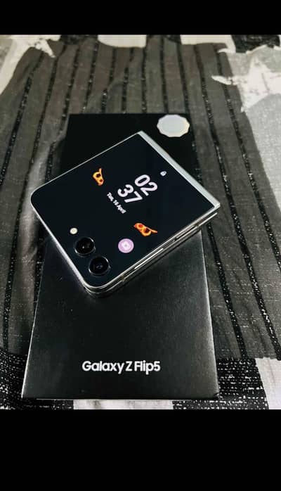 Samsung galaxy Z FLIP 5 complete box