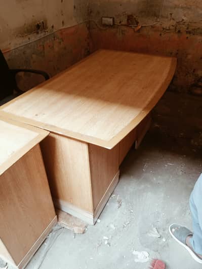 1 Full size table 1 side table