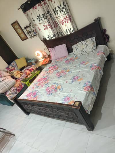 wooden solid bed