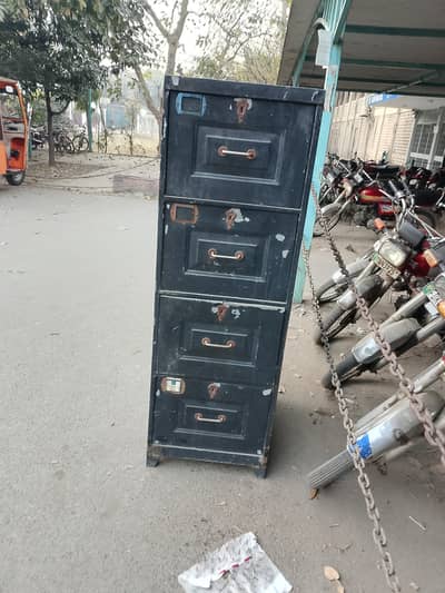 Strafor filing cabinet