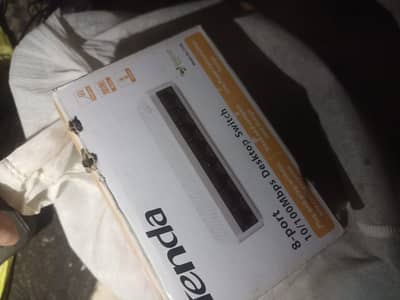 8 port switch just like new minor used
