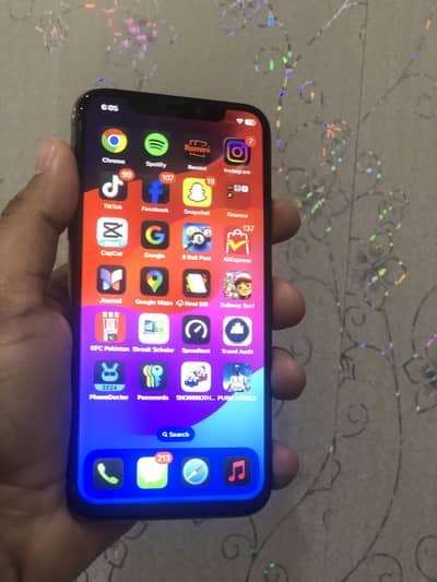 Iphone Xs GOLD colour, 64 GB. Condition 9 by 10. Details in description