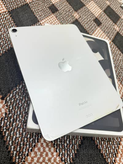 Ipad air ( 5th generation ) with box original charger