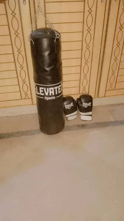 BOXING BAG WITH GLOVES & HANGING CHAIN BAG WITH FILLING
