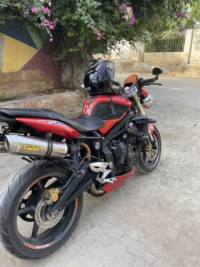 Triumph Street TripleR 675cc Non Azaad