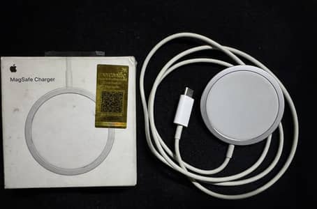 Apple MagSafe 20W Wireless Charger – Excellent Condition
