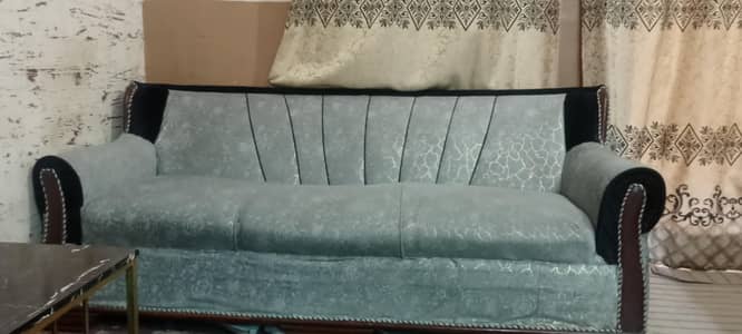sofa set 7 seaters new condition