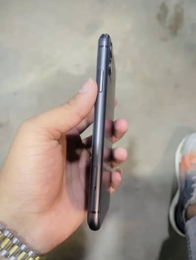 iPhone 11 128 gb 11 month sim working