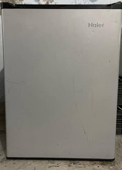 Haier bed room size 10/10 condition ha  urgent for sall  price final h