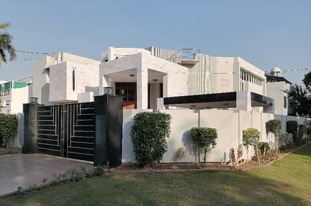 A Corner 2 Kanal House In Allama Iqbal Town Is On The Market For sale