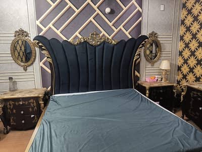 Bed and Dressing with side Mirrors