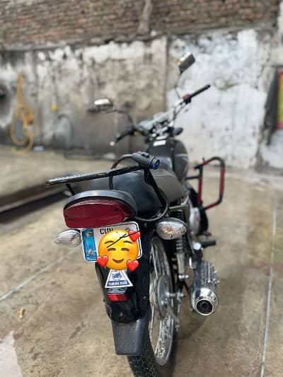 Suzuki GS 150 Black Colour