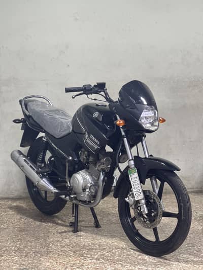 Yamaha ybr125cc 2017 model ( low millage )